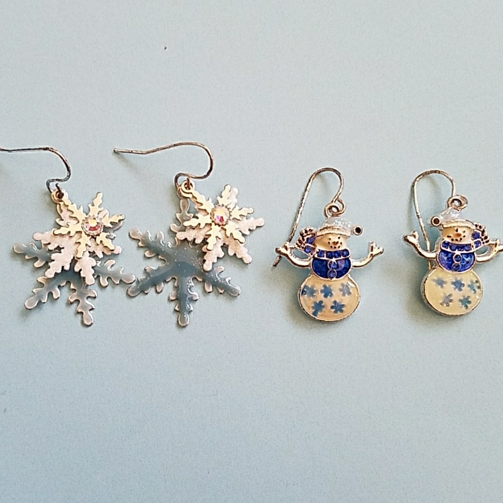LOT OF 2 EARRINGS